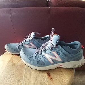 EUC New Balance sneakers sneakers size 10